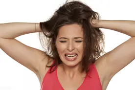 女性局部的毛发比较多，剃不剃？别急，有利有弊，分析一下图片