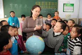 如果适用《劳动法》，教师到底每天应该工作多少小时？图片