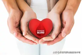 搞笑谜语：把你吃，把你吃，一只咬得血滴滴（打一水果）图片