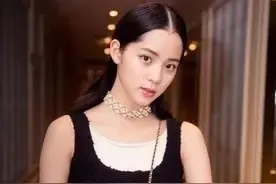 欧阳娜娜5岁走丢时的照片曝光，牵着警察叔叔神情紧张，被赞可爱图片