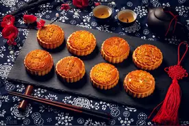 辟谣：放了十年的月饼不发霉是防腐剂过多？水分含量过少？图片