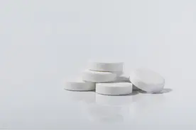 老药去痛片的作用强但副反应大，欧美多国禁用，国内不少人还在用图片
