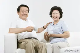 3个65岁女人的心里话：丈夫过世后我过得轻松又自在，很少想起他图片