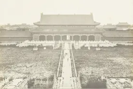 慈禧太后西逃后的紫禁城：破败不堪，杂草丛生，尽显大清亡国气象图片