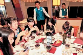 中国家庭的一大悲哀，亲人聚会成陌生人的饭局图片