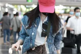 “七仙女”黄圣依现身机场，37岁的她依旧很漂亮图片