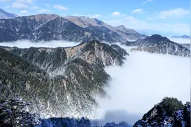 它是成都第一峰，因"窗含西岭千秋雪，门泊东吴万里船"得名图片