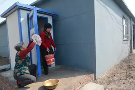 农村各地改厕都给补贴多少钱？是农民自己改还是村里统一改？图片