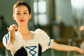 “脖子短”的女生，穿衣注意这6个细节就够了，可惜太多人不会搭图片