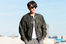 30+男人应该怎么穿？靳东就是很好的模板，这些造型时髦显气质图片