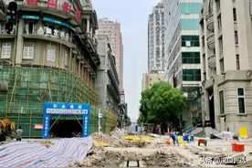 武汉江汉路步行街的主下水道你看见过吗？有多宽 有多深？图片