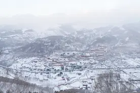 刚刚，五台山又下雪了，简直美成了人间仙境!图片