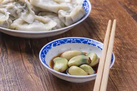 腊八蒜为什么会变成绿色？还有健康作用吗？图片