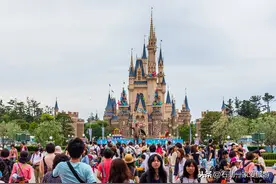 疫情之前的日本东京迪士尼多热闹 没给10万员工停发薪水的好时光图片