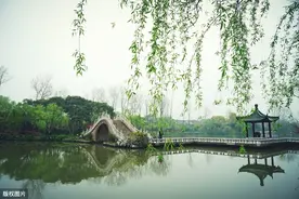 用一首唯美情诗《桥》，慢慢打动你的心灵图片