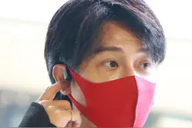 陈志朋机场大跳《无价之姐》，临别时主动向粉丝鞠躬，被赞亲和图片