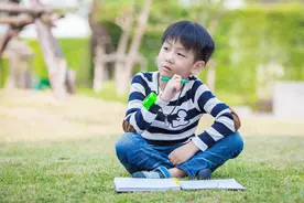 不生个儿子，晚年会后悔吗？这位年轻宝爸的说辞虽搞笑却是大实话图片