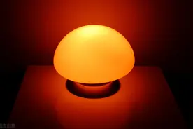 起夜时开小灯图片