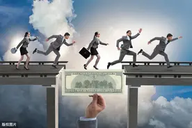 请求记者维权，却暴露自己过错在先，保险业务员就不是保险客户吗图片