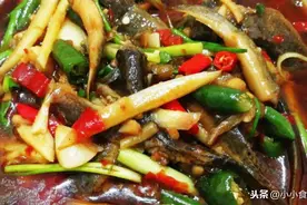 夏天，就爱这么吃泥鳅，鲜香味美，经济实惠，大人小孩抢着吃不够图片