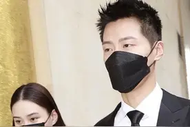 赌王千金何超莲秀恩爱，为男友窦骁亲自下厨，把男方喂出小肚腩图片