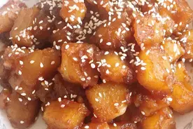 土豆别再炸薯条吃了，加1瓶可乐，煮一煮，甜甜糯糯，比肉还好吃图片
