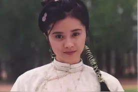 “钟灵”何美钿：体操出身，被错认张卫健老婆，45岁未婚零绯闻图片