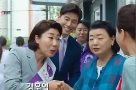 罗美兰新片上映，双门洞豹子女士变身国会议员，遭神秘诅咒图片
