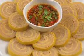 「青·豆皮肉卷」家里来客人，豆皮肉卷这样做端上桌特有面子图片
