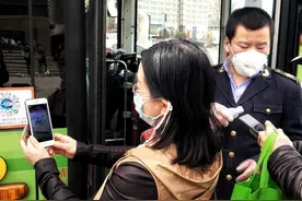 再说一次这很重要：乘公交必须刷两次健康码！将来或有新技术简化图片