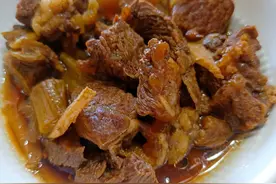 炖牛肉时，不用焯水不用高压锅，牛肉软烂入味没腥味，太香了图片