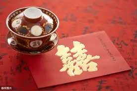 新婚一年，小伙发现妻子“不对劲”！婚宴上的女方家属竟全是请来的“群演”图片