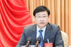 王小东在市纪委十二届六次全会上强调 以全面从严治党新成效推进首府治理现代化图片