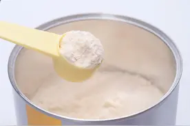 9款奶粉含致癌物！如何为宝宝挑选一款好奶粉？这6项技能家长要学图片