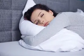 睡觉总在做梦是怎么回事？图片