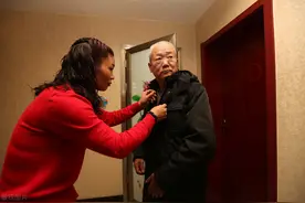 女教师辞职远赴上海当保姆，4年还清80万欠款图片