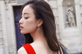 身材不好的女人，夏天怎么穿露背装？记住三个诀窍，优雅又迷人图片