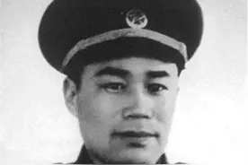 八路军女兵给首长敬礼，却被将军直接击毙，这是咋回事图片