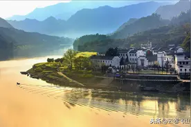 云卷飞山邀对，上联：满目青山，更喜霞光晚照；下联？图片