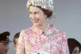 英国王室女成员怀孕时的穿搭，戴安娜舒适大气，凯特优雅端庄图片