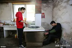 陕西小伙婚后3年，每天往返40里回家过夜，原由是啥图片