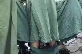 为什么医生做手术时，都不穿裤子？外科医生：还不是为了你们好图片
