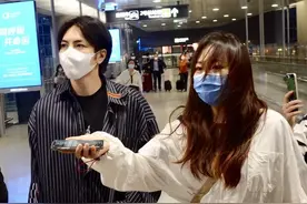 秦奋作为爱豆却带着女助理现身，不怕粉丝吃醋吗图片