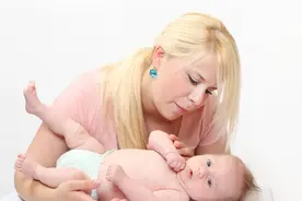 如何护理新生儿的敏感部位？父母学会这几个方法，宝宝更健康图片