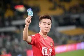 实力！韦世豪缺阵多场依旧能和外援掰手腕，张玉宁和杨旭比不了图片