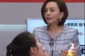 叶璇直播间当场卸妆，徒手撕假睫毛惊呆雪姨，素颜出镜刚惹争议图片