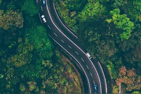 高速公路为何是弯的？图片