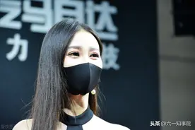 美女戴口罩：疫情之下，重庆车展逆势开张，没见过美女被封嘴图片