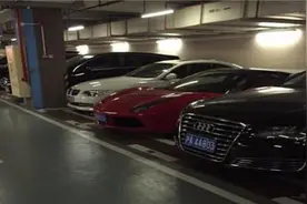 近20万一平的小区住户都开什么车？花几百万买车位来停摩托车？图片