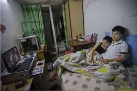 小情侣同居，十天后男友搬走，女孩直言：男友要求太高，满足不了图片